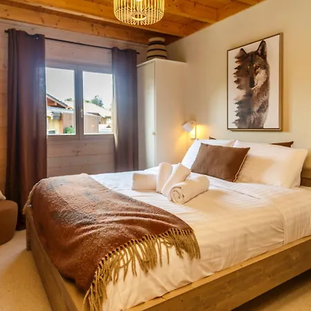 Warm Modern Near Chalet